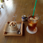 Amnos - 紅茶のパンナコッタ２５０円＋マスカットティー（冷）２９０円