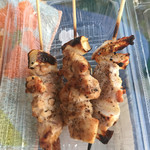 鳥ごや - 2016年8月。焼き鳥3本500円。ネギマ2本と軟骨1本のセットです。