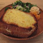イマソラ珈琲 - チーズトーストサンドのアップ(2016.04)