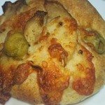 hori pan - キノコとオリーブのカンパーニュ