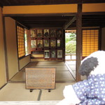 萩本陣 - 隣の間には松陰先生と塾生たちの写真が。
      松陰は27才の時にここで教えはじめて、
      29才で死罪になるので、ここで教えていたのは
      ほんの2年ほどだったんだね～ 