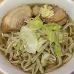 ラーメン二郎 - ラーメン 700円　麺半分・ヤサイもニンニクもアブラも少なめで