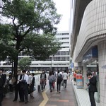 鮨・日本料理 暦 - 博多駅筑紫口発でシャトルバス待ち。