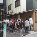 日本橋海鮮丼 つじ半 - 行列・2016年6月平日13時50分頃