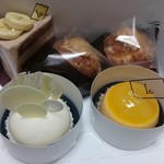 ケーキとシュークリームと