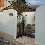 コハル カフェ - 白壁アイアンの門扉