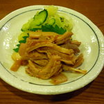うめづ - お通しのガツネギ♪ぷにぷにした食感、少し濃い目の味つけがたまらなく旨い！