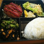 蛸八食堂 - ミンチカツ定食　650円　品数が多くていいですね