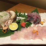 Kaisen Ryouri Umi Oyaji - 地物のお刺身（讃岐デンフグ 1,000円　地アジ 750円　マルタマ貝 600円）