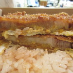 かつ丼と珈琲 聖 - 美濃健豚、肉厚もOK