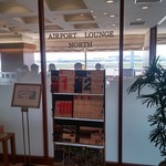 エアポートラウンジ - 羽田空港第一ビル16-17番搭乗口の間にあります。