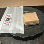 神保町 傳 - フォアグラの西京味噌漬けにすもものジャム、トマト