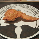 神保町 傳 - 中身はカレー風味のもち米、レーズン、アーモンド