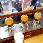 本枯中華そば 魚雷 - サイフォンでのスープは忙しい時はフル稼働