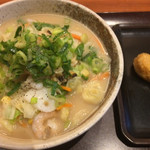 UDONつるこし - 野菜たっぷりつるこしちゃんぽんうどん ¥699 ＋ 大盛 ¥100 ＋ 柚子のおいなり ¥130