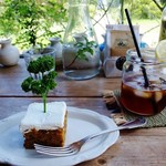 キャロットケーキにアイスティー