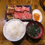 Sumibiyakiniku Akakuro - カルビ盛り定食