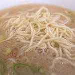 なおちゃんラーメン - 「替え玉」（100円）。タプタプのスープは替え玉で真価を発揮♪