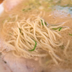 なおちゃんラーメン - まろやかな豚骨スープに細麺。美味いです！
