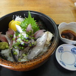 丸仙会館 - いわし丼900円