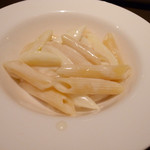 ビンゴ - ホワイトアスパラとタレッジョチーズのペンネ