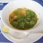 ザ・カフェ(グランドプリンスホテル大阪ベイ) - 海老やパクチーを自由に入れられるトムヤムクン