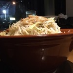 蒙麺 火の豚 - 5度目訪問
      麺マシ1kgヤサイとアブラマシマシ麻婆別盛