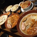 蒙麺 火の豚 - 6度目訪問
      麺マシ1125gヤサイマシマシ麻婆別盛