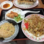 Gyouza No Oushou - H28.7再訪。焼きそばと、チャーハン・唐揚げのセット。