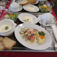 ビストロ グルマン - 鮮魚のポワレ　1,300円　温かいパンサラダ・パン・スープ・プチデザート・コーヒー付