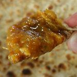 ディル レストラン - グレイビーをロティで掬って