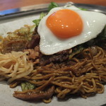 無添加焼きそば BARチェローナ - 牛すじネギ焼きそば