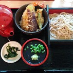 Soba Dokoro Jou No Isshin - レディースセット 650円　(ミニせいろ、ミニ天丼) 左上は蕎麦湯