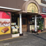 シャンポール - 2016.08 半田口駅から、西に行って最初の交差点角にある洋菓子屋さん
