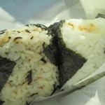 Komeyano Tedukurionigiri Tashi - 金ごま入りしそひじき