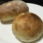 スーリープー - チャバタ&オリーブ・アンチョビのパン