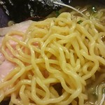 貝ガラ屋 - 菅野製麺への特注中太麺。