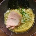 貝ガラ屋 - シャキシャキの斜め切り葱がいい働きをしています。