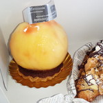 マルカッサン - 丸ごと桃のクリームパイとクロワッサンショコラ