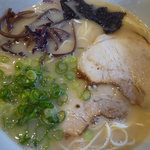 久留米ラーメン清陽軒 - 食べ方は【薬味一切なし】で。この方がスープ本来の味がわかる！