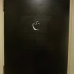 カルバドール - ドア　このマークが目印です。