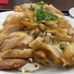 東方一角 - 揚げ鶏の香味ソースかけのアップ。