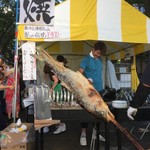 馬事公苑 売店 - 栃木県 那須烏山市ブース。鮎の塩焼き￥400。（2016★区民まつり）