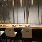 スーツァン・レストラン陳 - スモークガラスのカウンター席