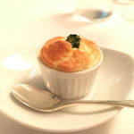 プリズマ - イカ墨とポテトのスフレ