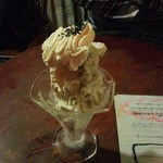 胡麻パフェ(750円)です。