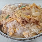 あかさき食堂 - 親子丼大盛りが美しい