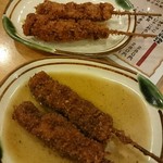 串酒房はっ鳥 - 串カツ～ソースと味噌出汁でいただきます！