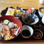 お食事処　大潮 - お昼の海鮮丼定食@950