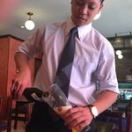 キッツビュール - お高いビールは注いでもらえます